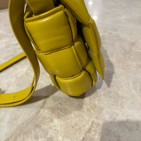 BOTTEGA VENETA
Cassette padded intrecciato leather shoulder bag - Picture 4 of 9